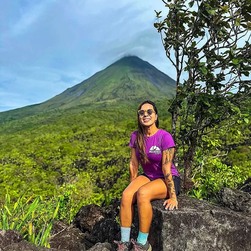 Vulkanischer Sonnenuntergang, aufgenommen von den Panoramawegen in La Fortuna.